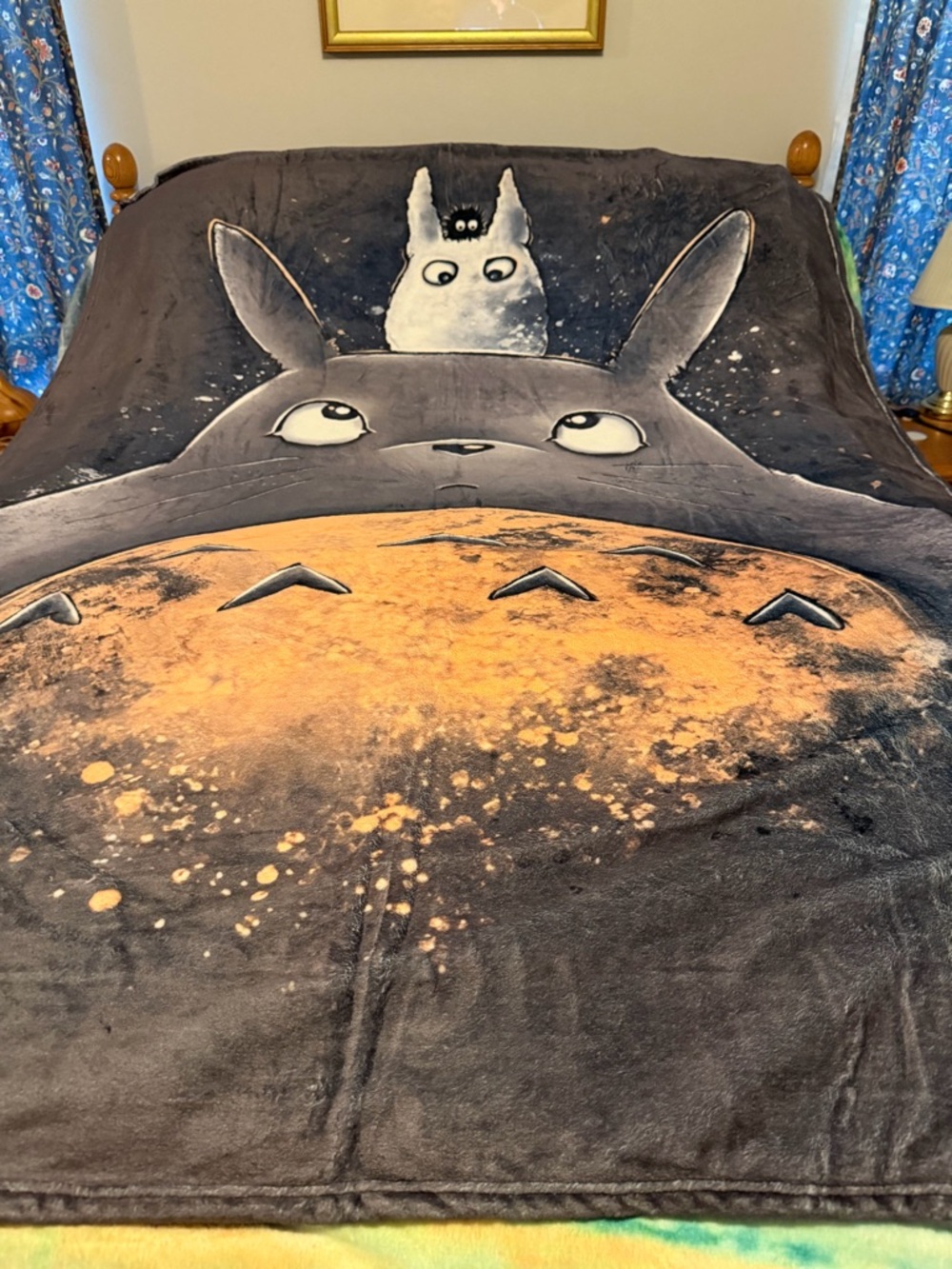 Plush Totoro-Style Gray and Orange Throw Blanket